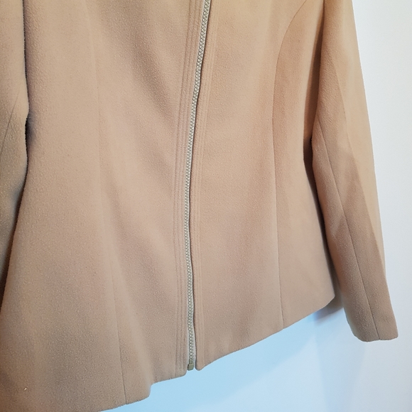 SOLD - Fendi 100% Cashmere Beige Blazer Jacket - Picture 12 of 12